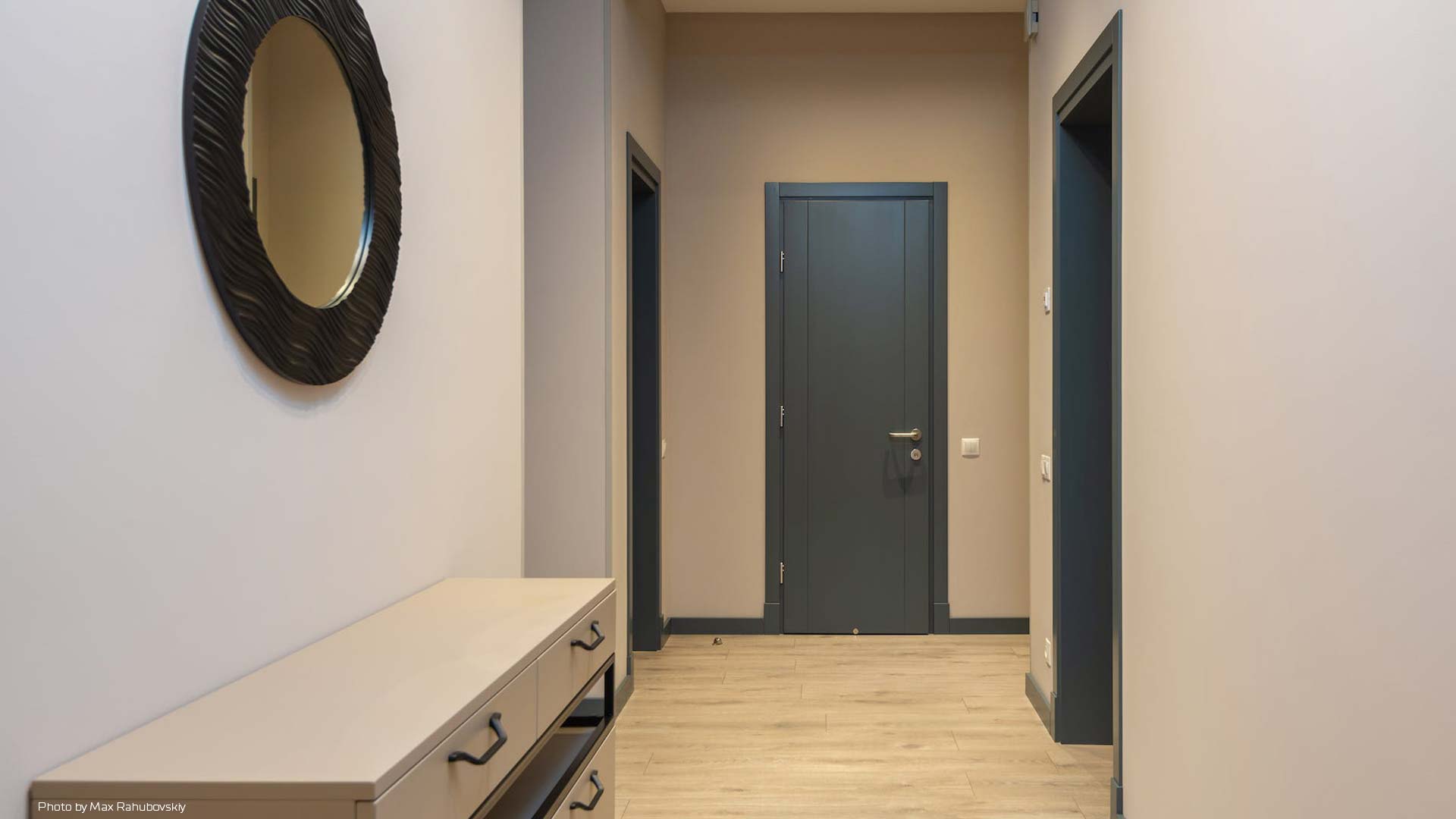 Jak zorganizować przedpokój? Stylizacje wnętrz, które warto wziąć pod uwagę